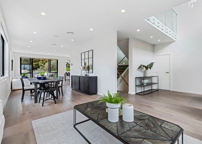  at 9 Para Close, Fairview Heights, Auckland