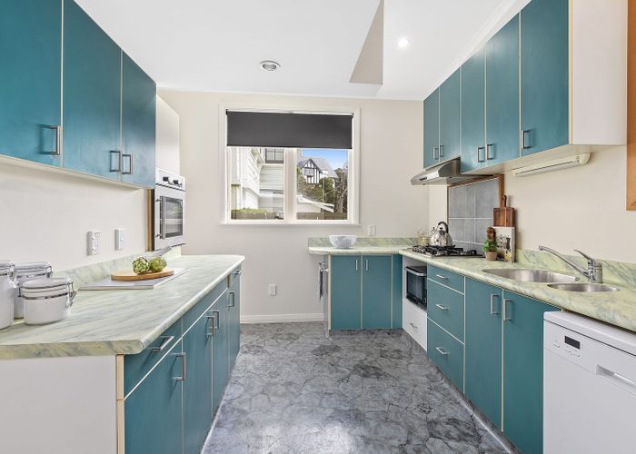  at 42 Raroa Road, Kelburn, Wellington