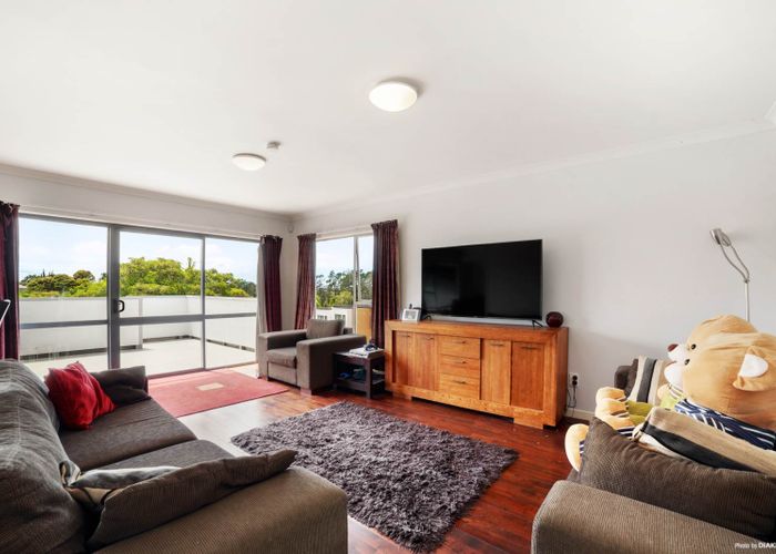  at 3 Spargo Road, Massey, Auckland