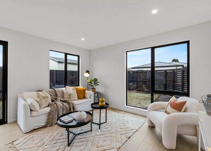  at 2/10 Farquhars Road, Redwood, Christchurch City, Canterbury
