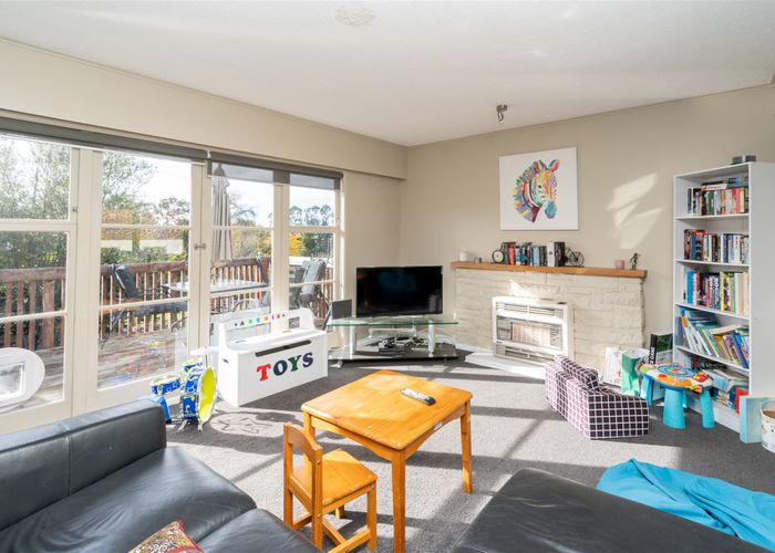  at 15 Acacia Crescent, Glenview, Hamilton