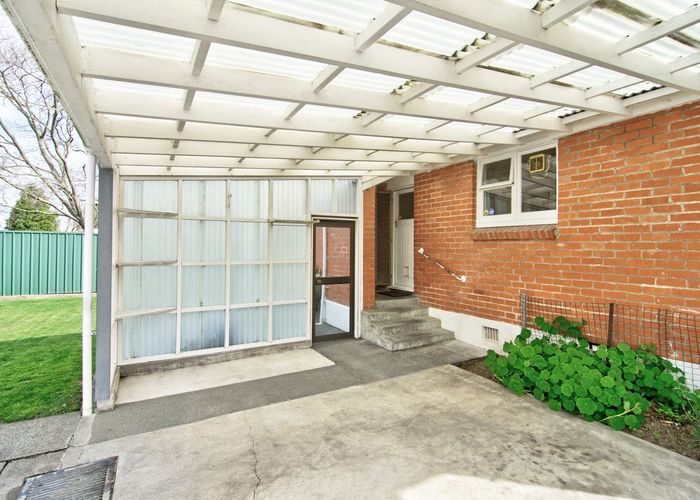  at 248 High Street North, Carterton