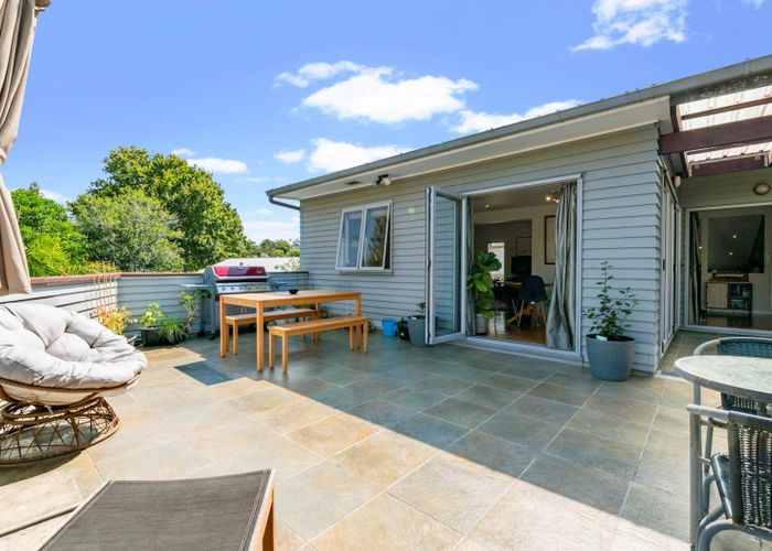  at 34 Kiteroa Terrace, Rothesay Bay, North Shore City, Auckland