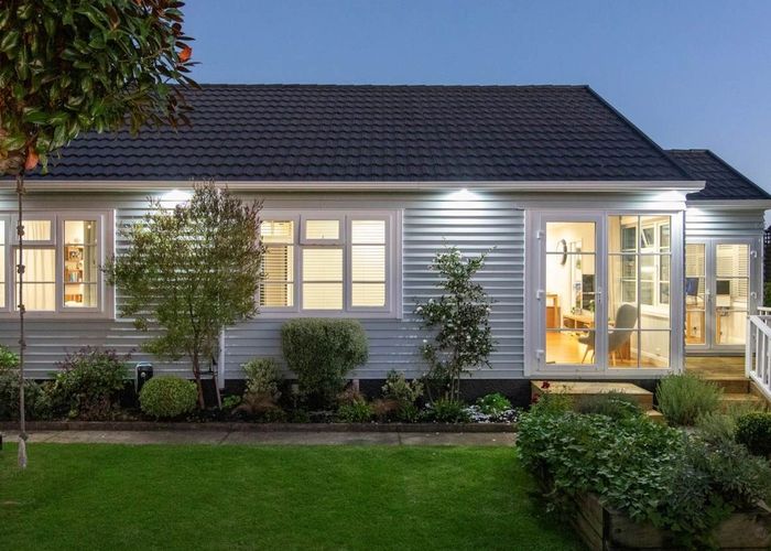 at 18 Court Crescent, Panmure, Auckland