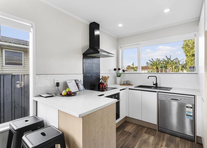  at 60 Convair Crescent, Mangere, Auckland