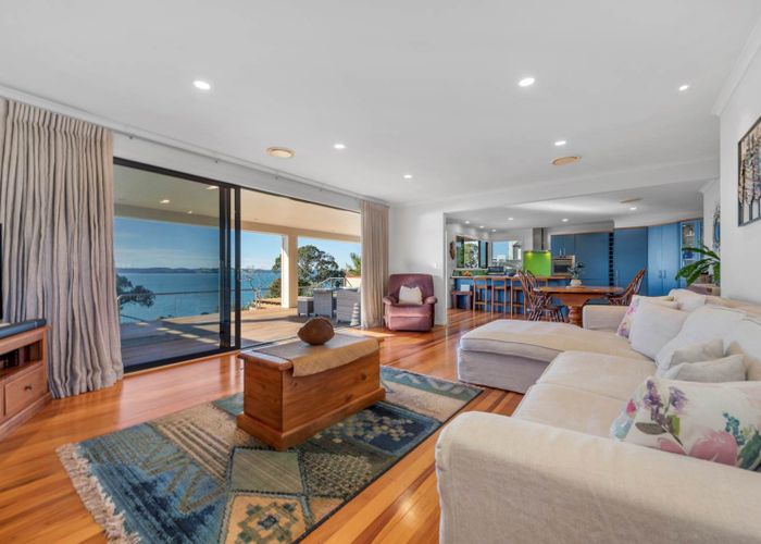  at 33  Pohutukawa Road, Beachlands, Manukau City, Auckland
