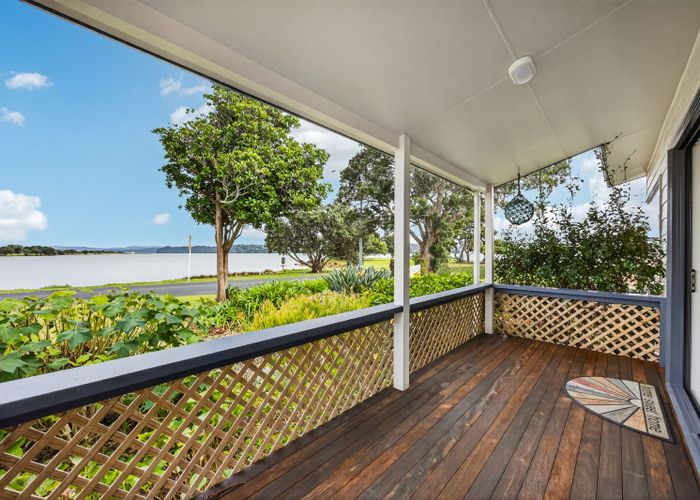  at 32B Kiwi Esplanade, Mangere Bridge, Manukau City, Auckland