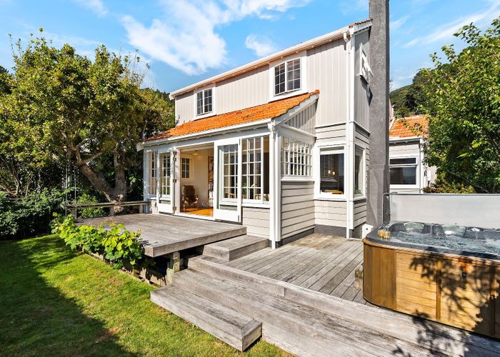  at 4 Manuka Terrace, Eastbourne, Lower Hutt, Wellington