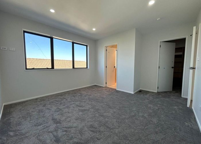  at 1/52 Hutchinsons Road, Bucklands Beach, Manukau City, Auckland