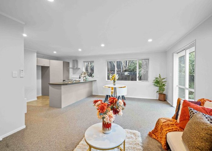  at 33 Regents Park Place, Westgate, Auckland