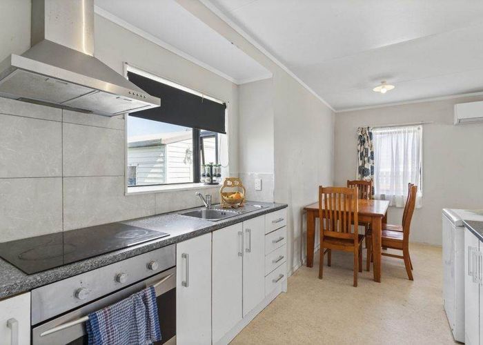  at 84 Maplesden Drive, Clendon Park, Manukau City, Auckland