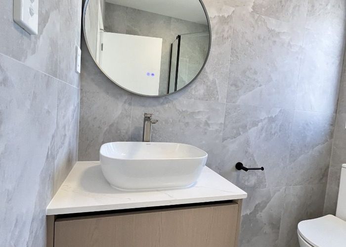  at 1/130 Forrest Hill Road, Forrest Hill, North Shore City, Auckland