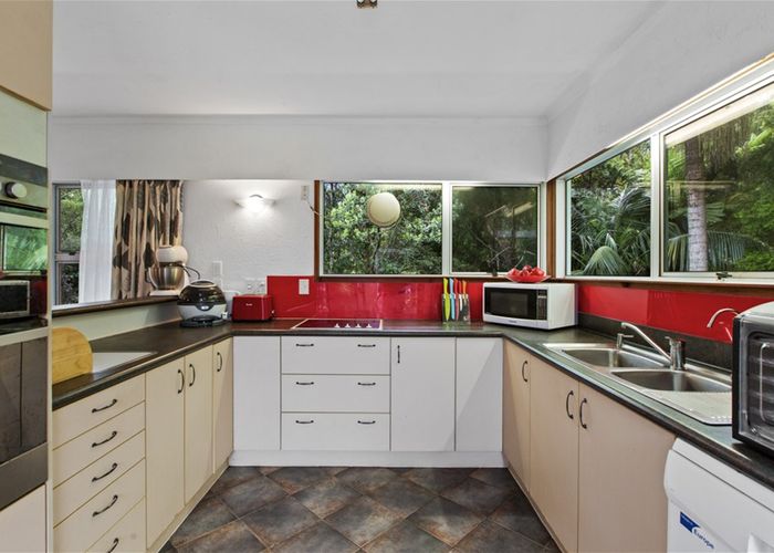  at 48 Grassmere Road, Henderson Valley, Auckland
