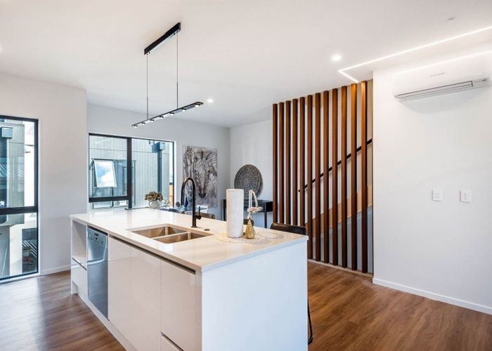 at 18 Mina Way, Browns Bay, North Shore City, Auckland