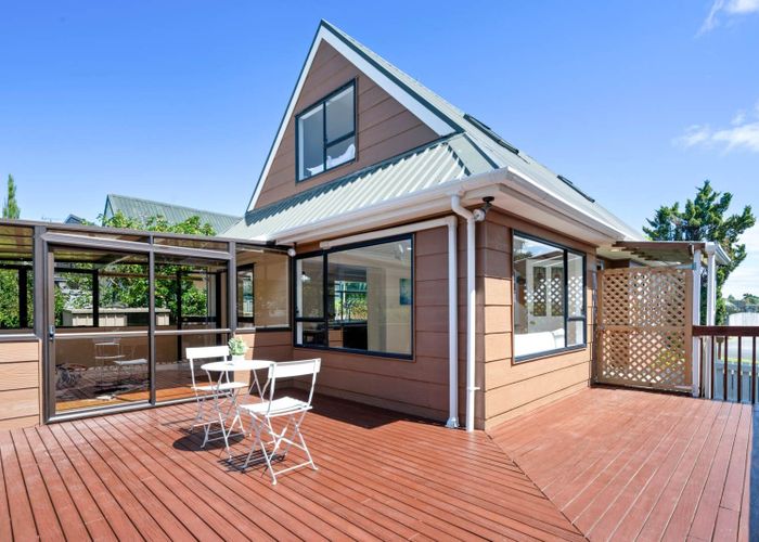  at 4 Sunward Rise, Glenfield, Auckland
