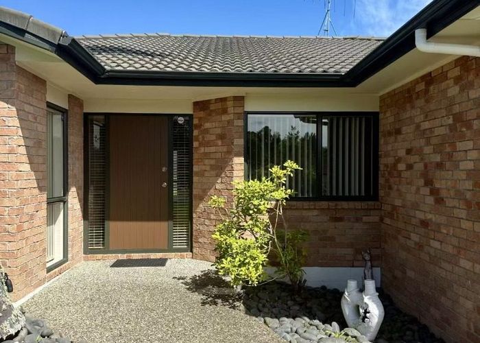  at 5 Pittville Place, Henderson, Waitakere City, Auckland