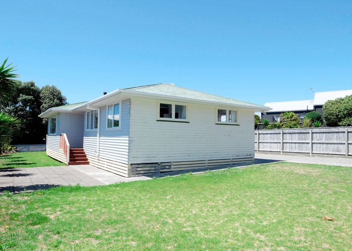  at 14 Campion Rd, Waikanae Beach, Kapiti Coast, Wellington