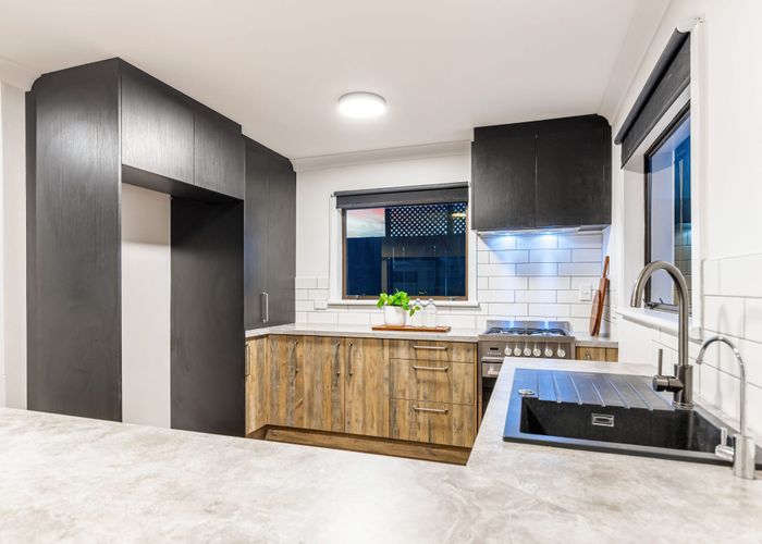  at 2/26 Forest Hill Road, Henderson, Auckland