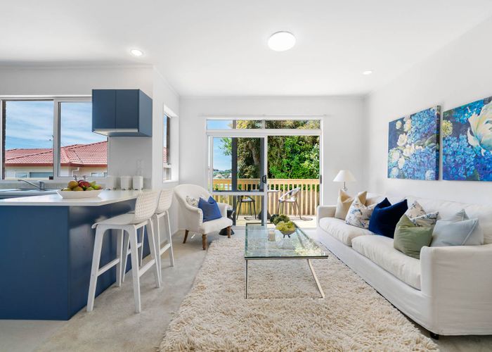  at 2/52 Simmental Crescent, Somerville, Manukau