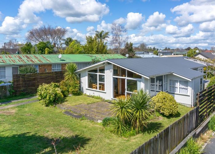  at 146 Old Farm Road, Hamilton East, Hamilton