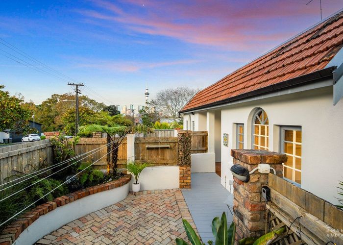  at 2/39 Anglesea Street, Freemans Bay, Auckland City, Auckland
