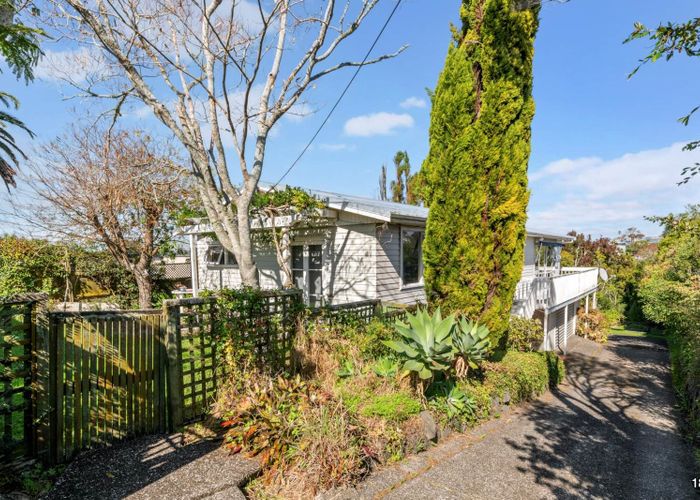  at 18A Dallinghoe Crescent, Milford, Auckland