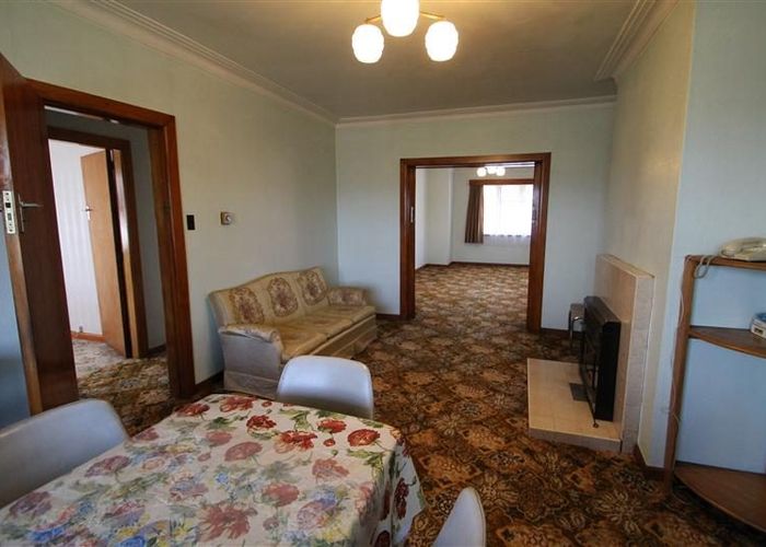  at 264 Great North Road, Henderson, Auckland