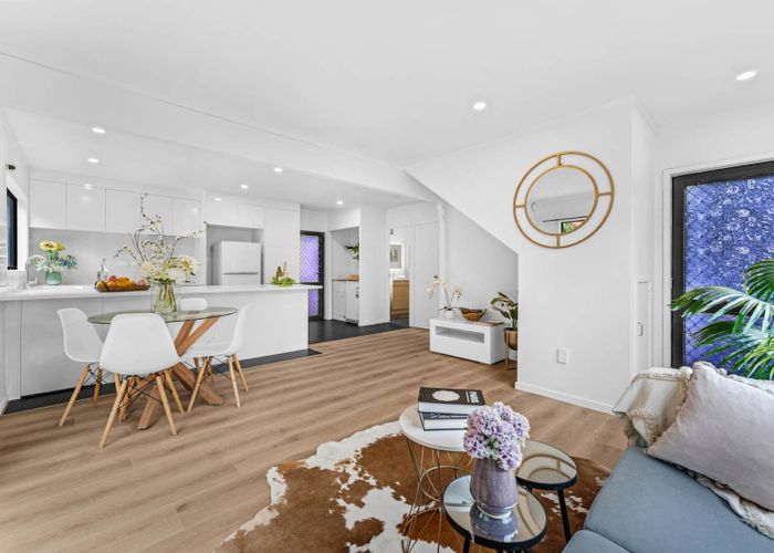  at 8 Caspian Close, New Lynn, Waitakere City, Auckland