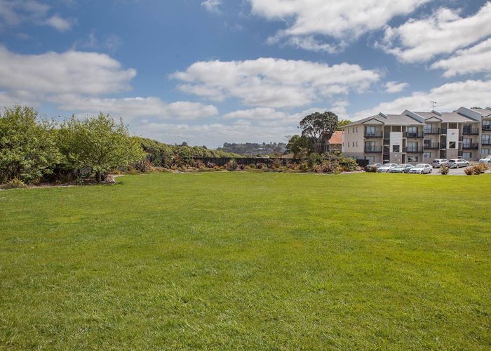  at E17/71 Spencer Road, Albany, North Shore City, Auckland