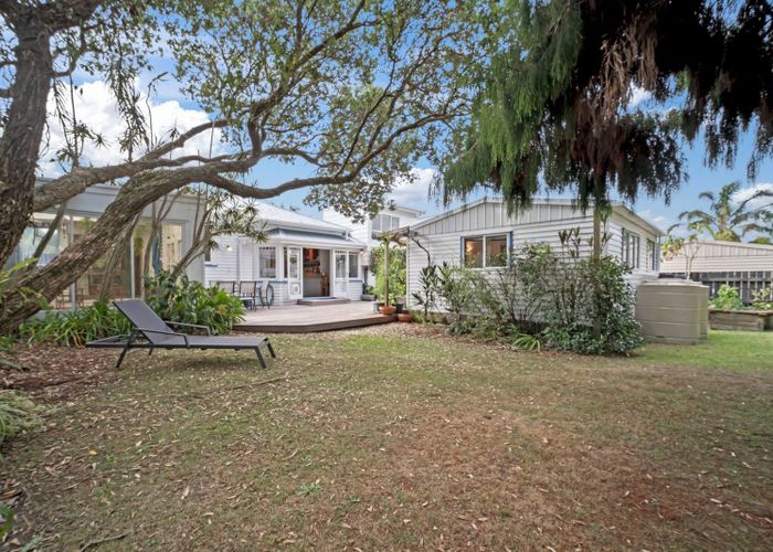  at 10 Riro Street, Point Chevalier, Auckland