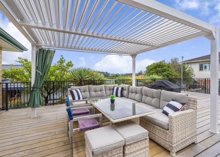  at 27 Roy Maloney Drive, Henderson, Waitakere City, Auckland