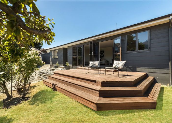  at 7 Larch Court, Kelvin Heights, Queenstown
