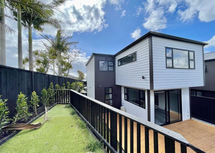  at 9/90 Picasso Drive, West Harbour, Auckland