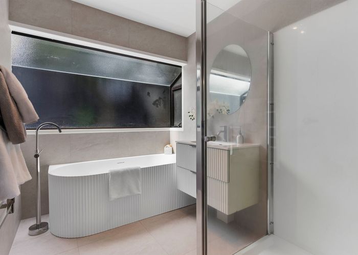  at 620A East Coast Road, Browns Bay, North Shore City, Auckland