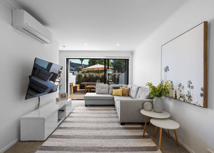  at 9 Manahi Lane, Panmure, Auckland