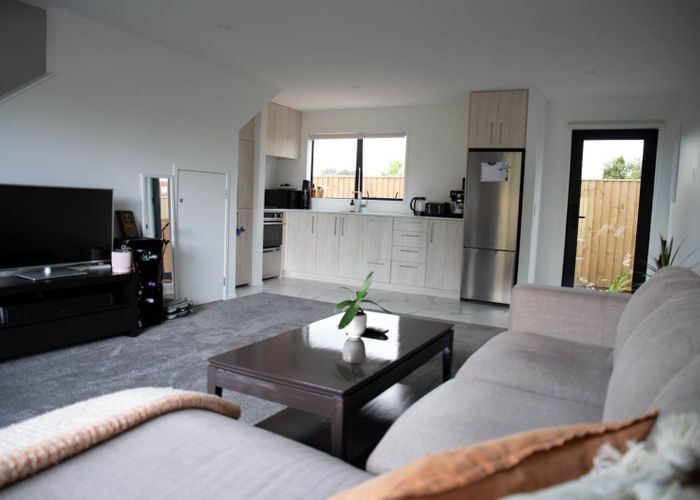  at 9/137 Tirimoana Road, Te Atatū South, Auckland