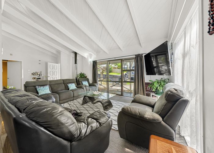  at 3 Flamingo Court, Goodwood Heights, Auckland
