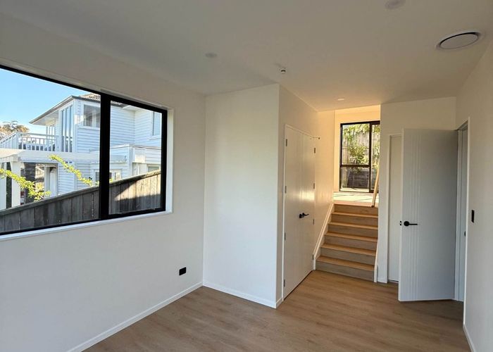  at 72A Selwyn Crescent, Forrest Hill, North Shore City, Auckland