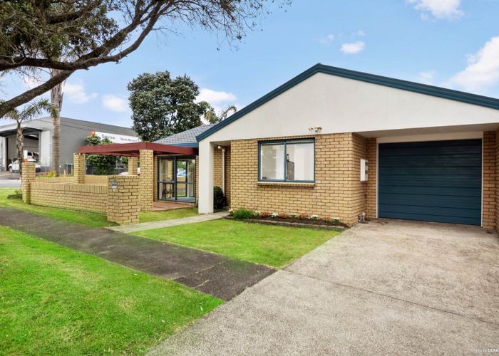  at 2 Reid Road, New Lynn, Auckland