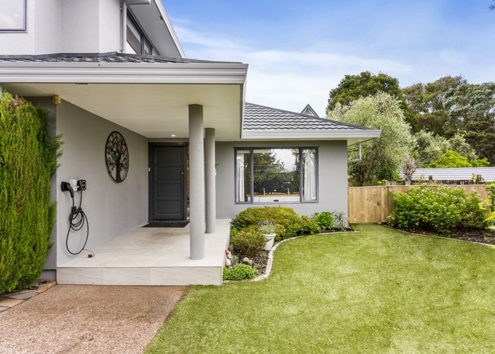  at 12 La Roche Place, Northcote, Auckland