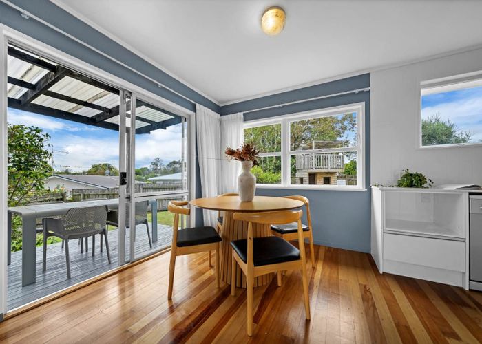  at 11 Lucknow Place, Blockhouse Bay, Auckland City, Auckland