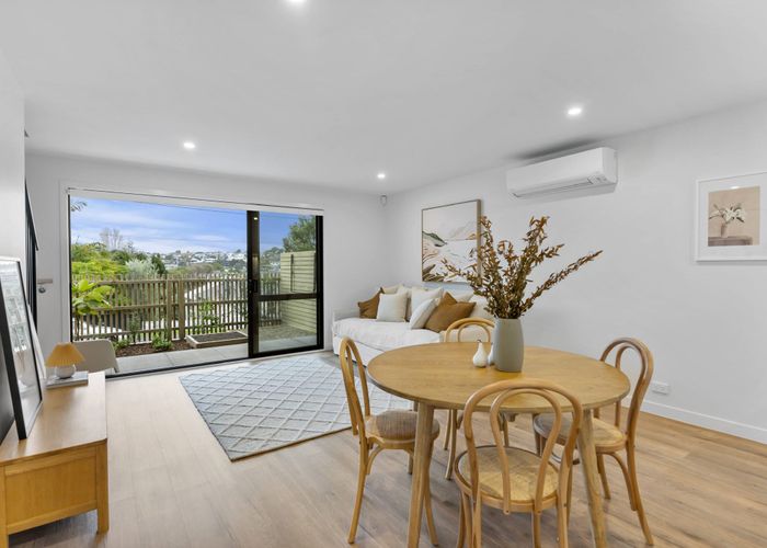  at 2/35 Garadice Road, Rothesay Bay, Auckland