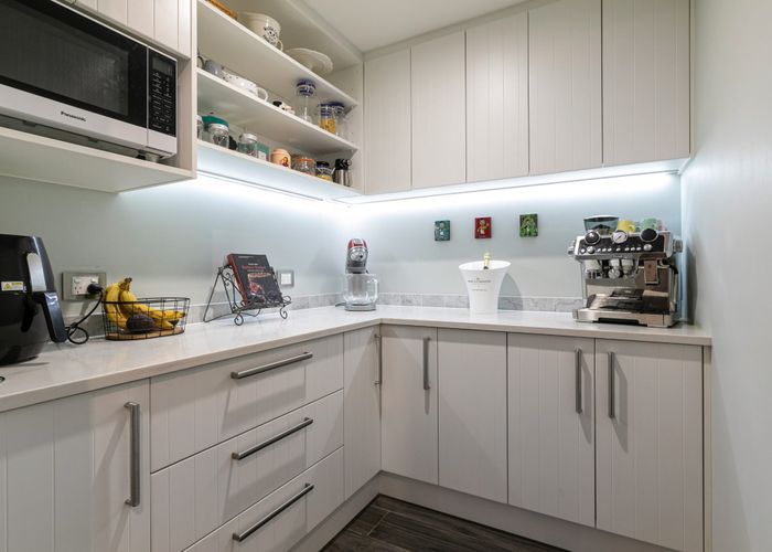  at 7 Tauhinu Road, Greenhithe, Auckland