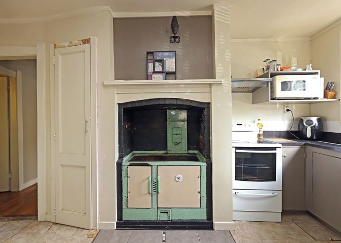  at 621 Avenue Road West, Saint Leonards, Hastings
