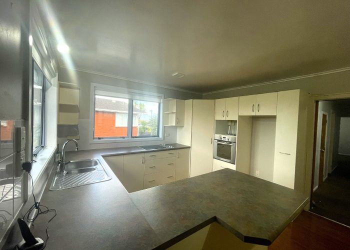  at 8 Divich Avenue, Te Atatu South, Waitakere City, Auckland