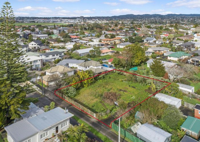  at 18 Riversdale Road, Avondale, Auckland