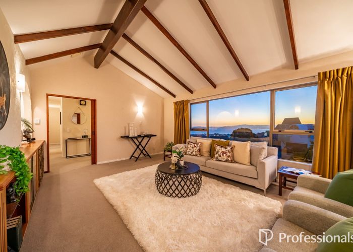  at 14 Hibiscus Grove, Maungaraki, Lower Hutt, Wellington