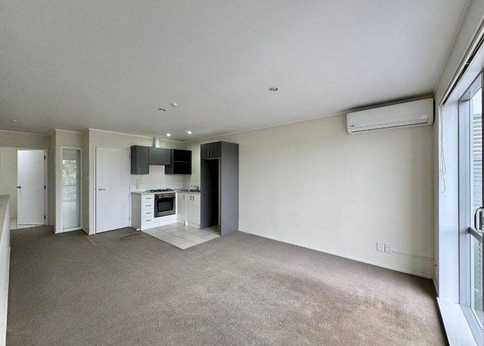  at 21/15 Bishop Lenihan Place, East Tamaki, Manukau City, Auckland