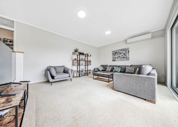  at 8 Indus Place, Half Moon Bay, Auckland