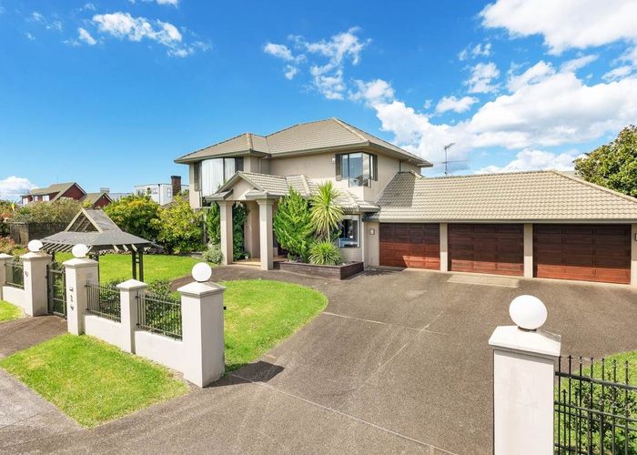  at 2 The Mews, Shamrock Park, Auckland